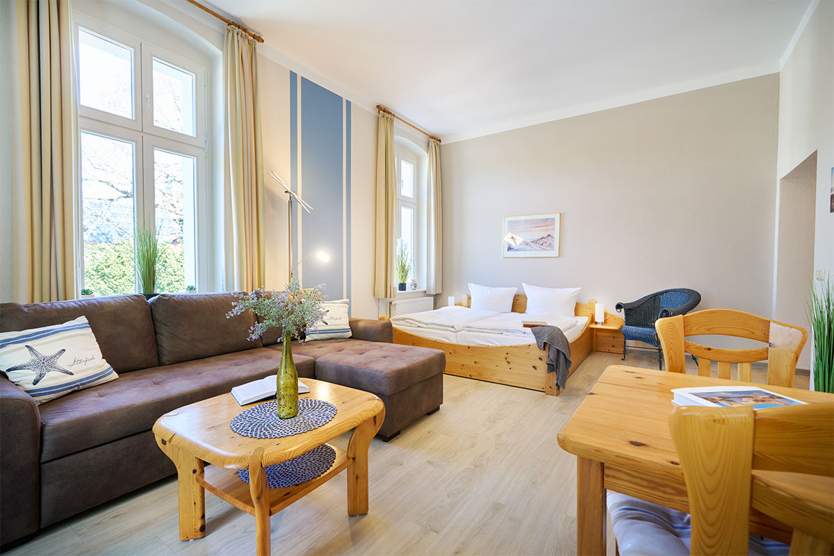 Studio-Appartement mit Wohn-, Ess- und Schlafbereich zur Landseite im Zinnowitzer Hof auf Usedom.
