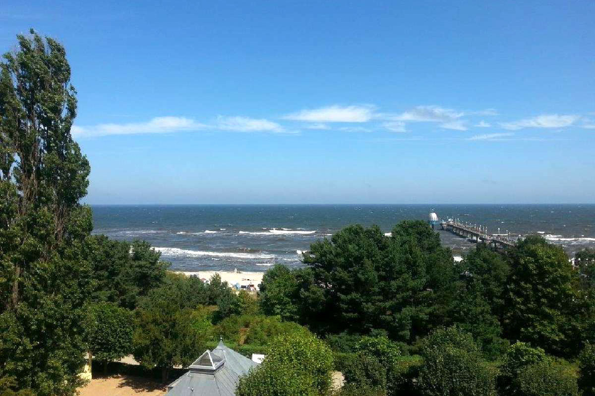 Aussicht auf die Ostsee und Seebrücke Zinnowitz vom Strandhotel Preußenhof auf Usedom.