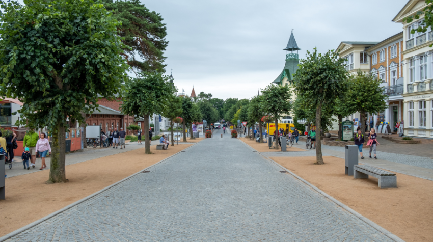 Die Stadtmitte in Zinnowitz von Usedom. © Adobe Stock, DEWI-Stockphotos